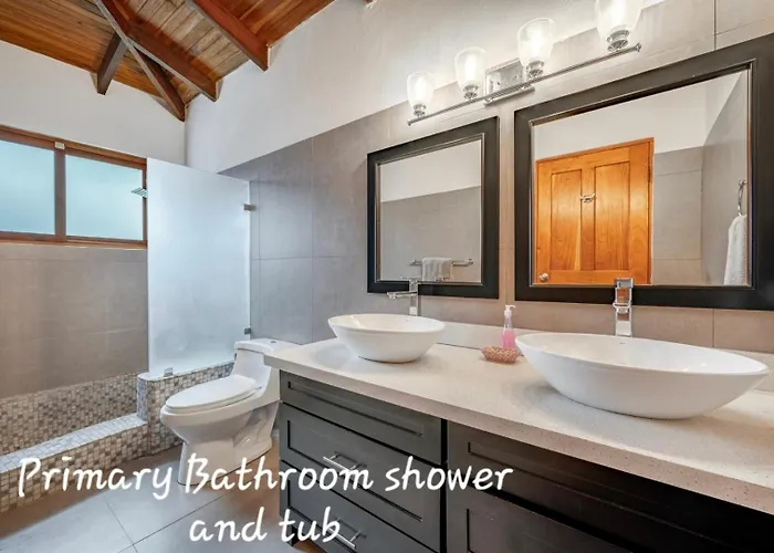 Main 2 Casitas, 5 Br, Pool, Canaba W Grill