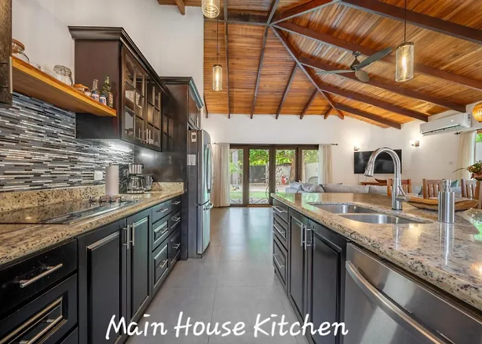 Main 2 Casitas, 5 Br, Pool, Canaba W Grill